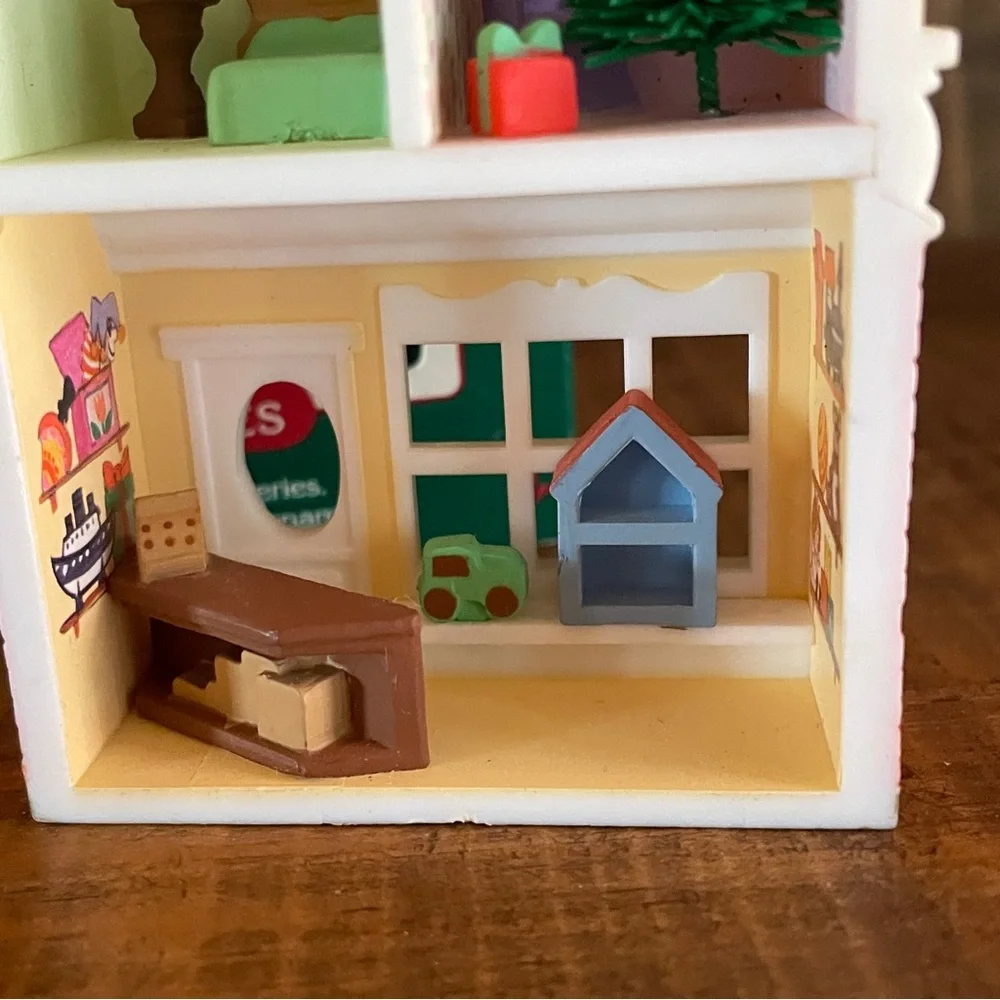 Hallmark Collector's Series 1985 ~ 2nd in Series Nostalgic Dollhouse ~ Toy Shop